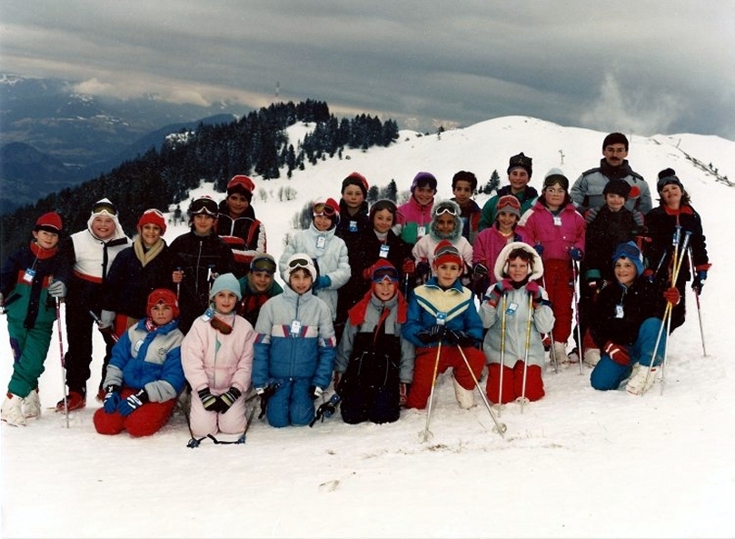 Classe de CM2 à la neige à ? en 1990