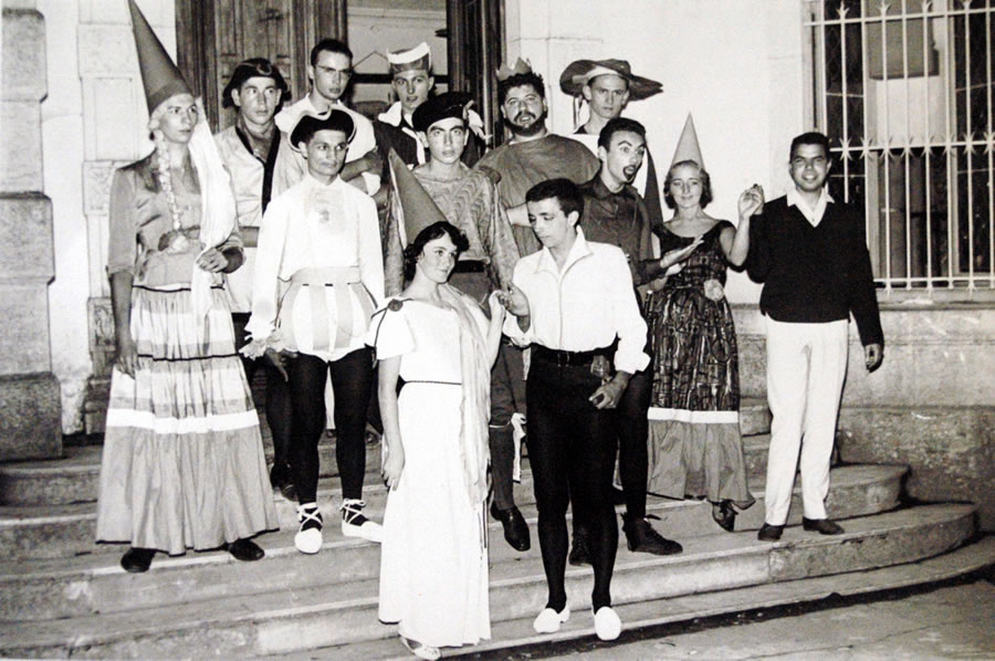 Soirée de Mardi Gras à la colonie de vacances de Vereux en 1963