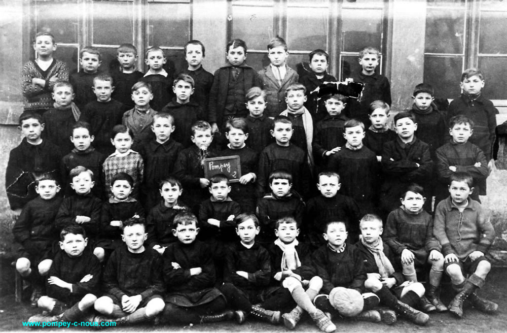 Classe de garcons de l'école du centre à Pompey en 1930