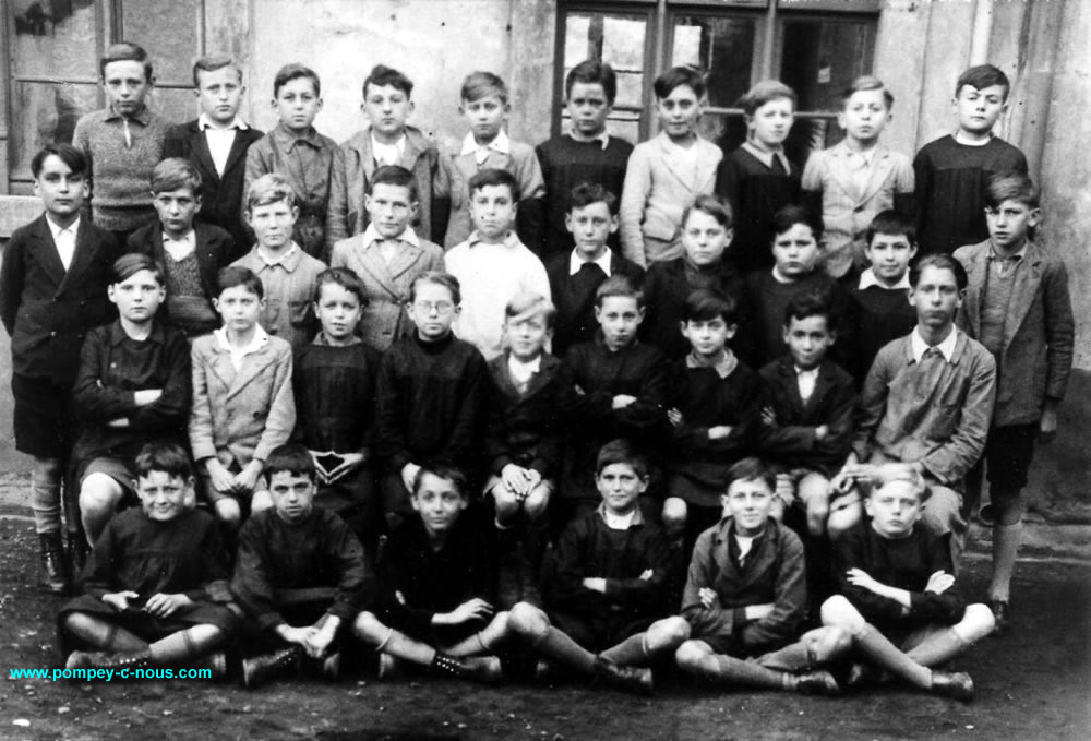 Classe de garçons à l'école du centre de Pompey en 1935