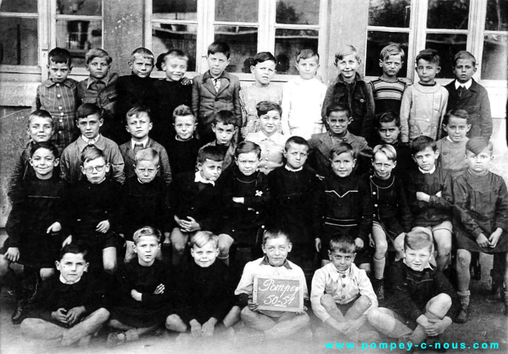 Classe de gaeçons de l'école du centre à Pompey en 1951