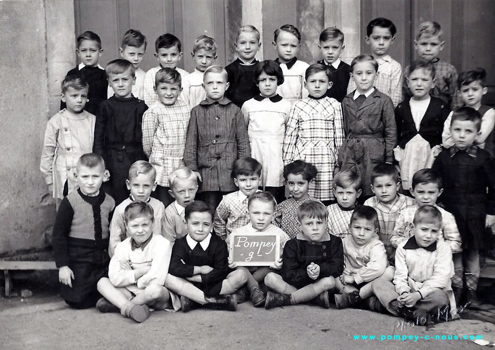 Classe de l'école du centre en 1944-1945 (Photographie n°177 , dépôt Jean-Luc DUBOIS)