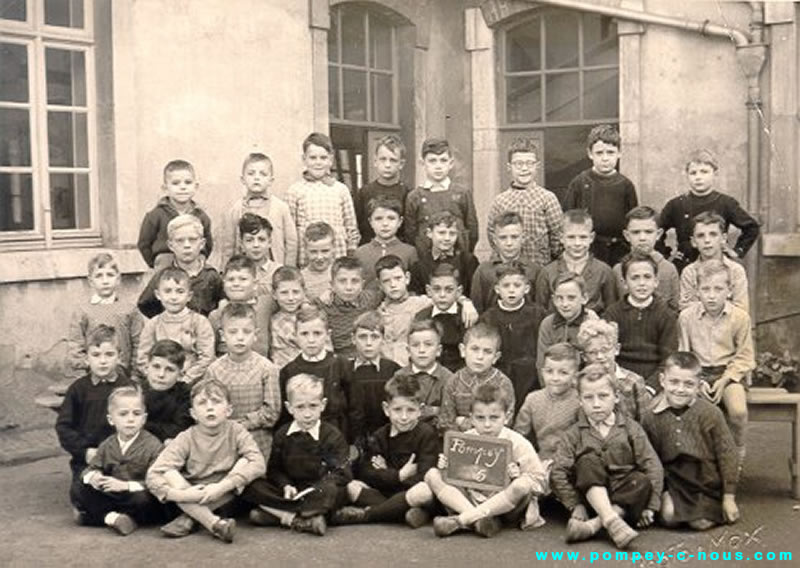 Ecole de la mairie, en 1954 (Photographie n° 270)