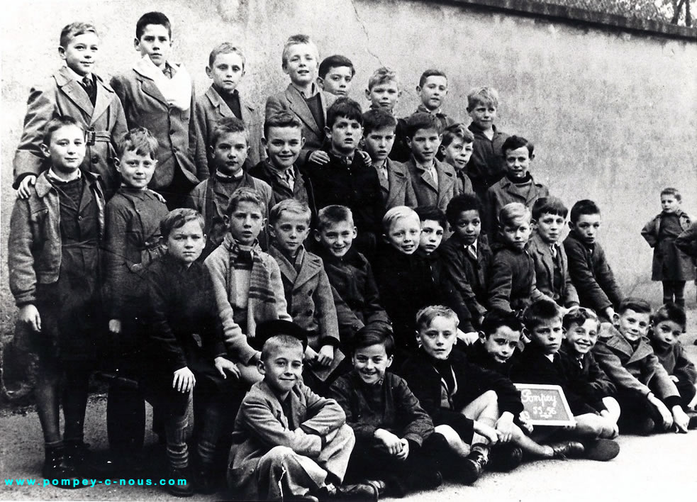 Classe de l'école du centre en 1944-1945 (Photographie n°177 , dépôt Jean-Luc DUBOIS)