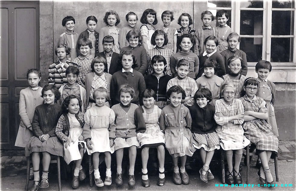 Classe de l'école du centre en 1944-1945 (Photographie n°177 , dépôt Jean-Luc DUBOIS)