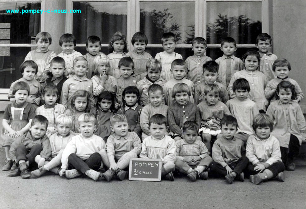 Classe de maternelle années 1960-1961 (Photographie n°475 ; dépôt de Pascal MARBAQUE)