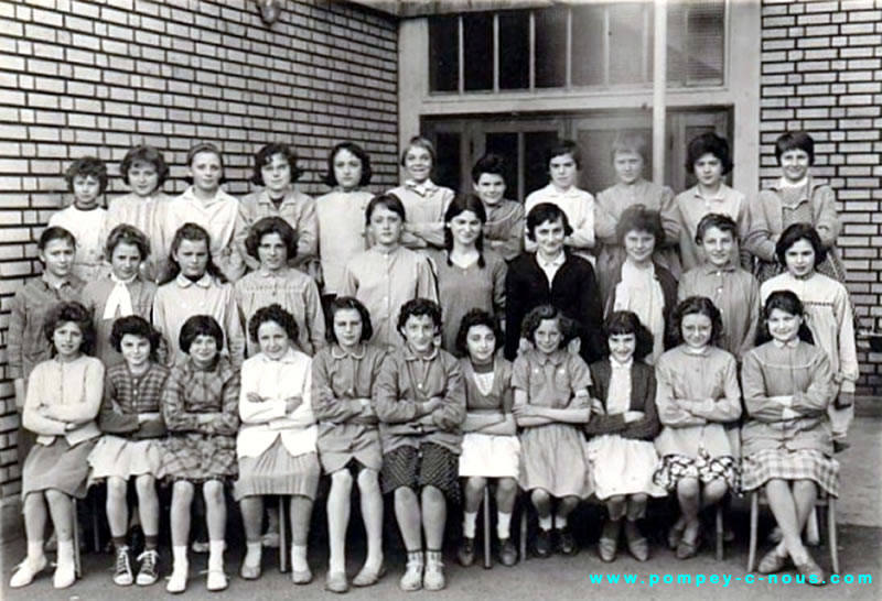 Ecole du centre( Gustave Eiffel), classe de CM2 filles en 1960 (Photographie n° 276)