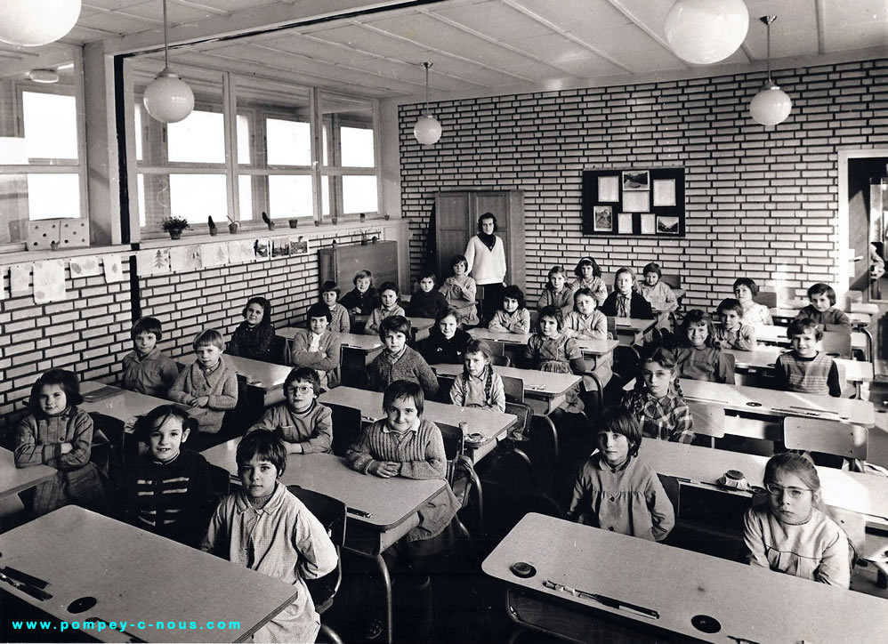 Classe de CE2 à l'école de filles du 