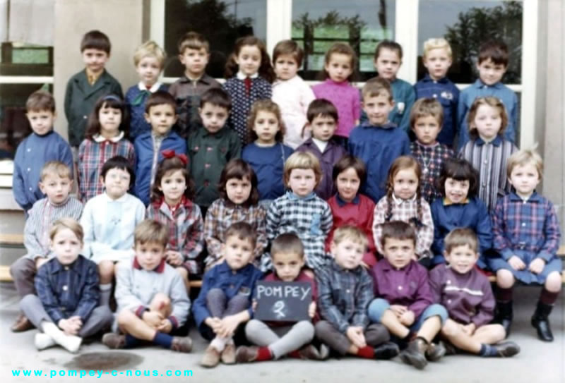 Classe de maternelle à l'école du centre de Pompey en 1967 (Photographie n°287)