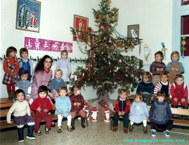 Classe de maternelle petite section à l'école du centre de Pompey en 1982 (Photographie n°299)