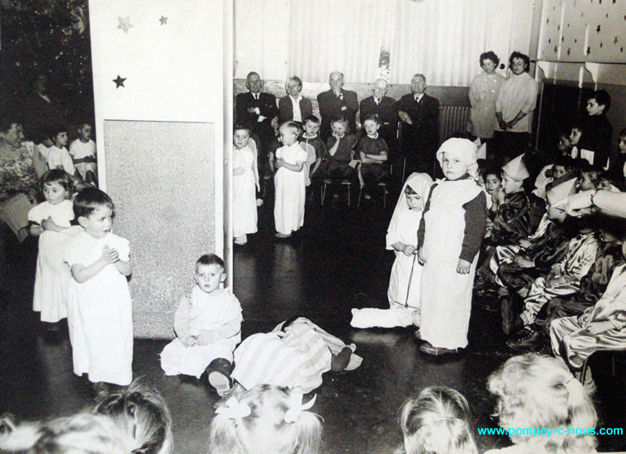 fête de Noël au jardin d'enfants en 1958