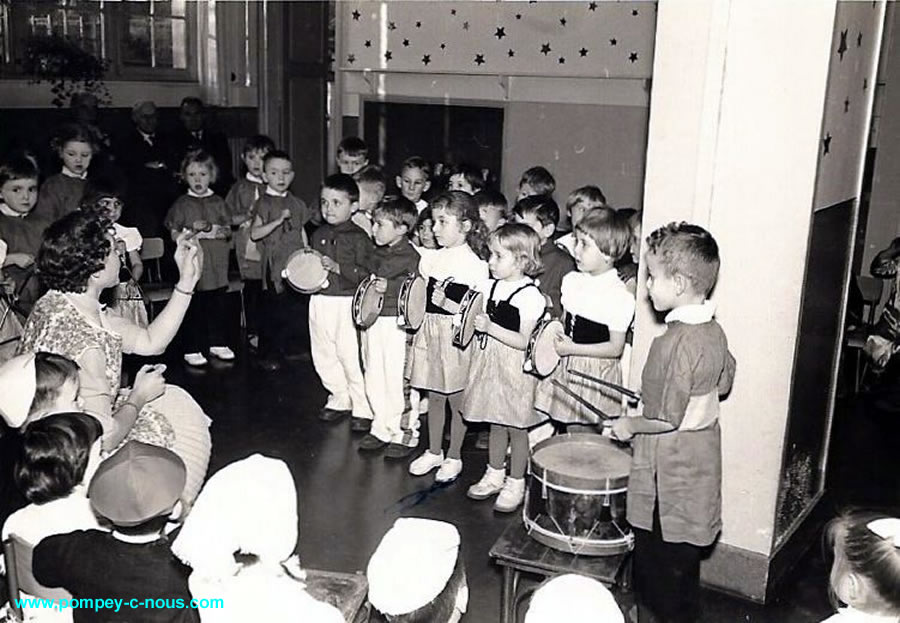 fête de Noël au jardin d'enfants en 1958