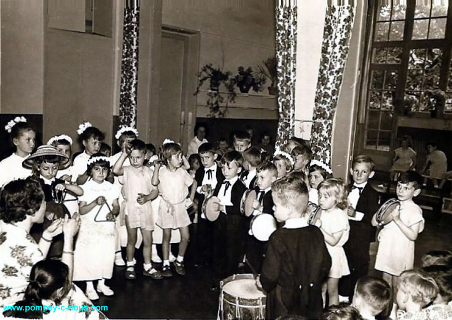 fête de Noël au jardin d'enfants en 1958