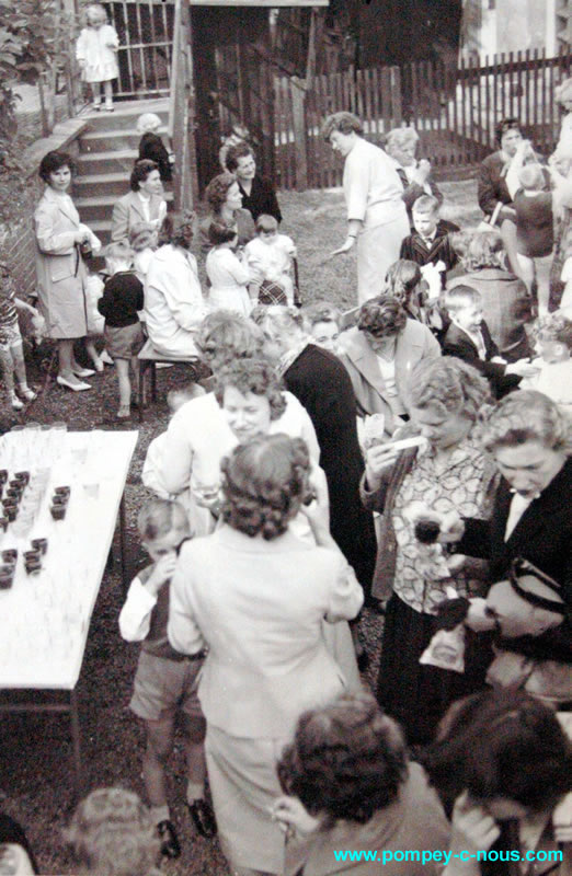 Fête des mères au jardin d'enfants en 1962