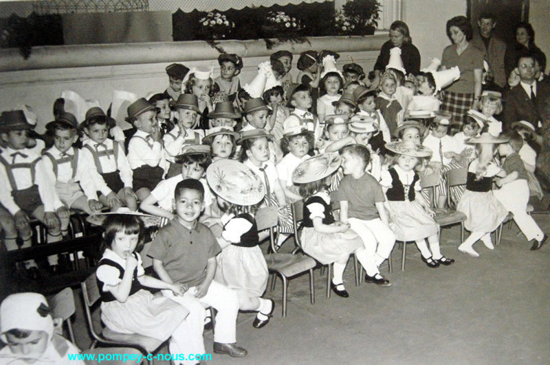 Fêtes des mères de 1965 au Jardin d'Enfants 