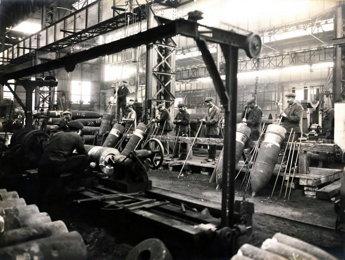 Finissage intérieur. Obus de 370.