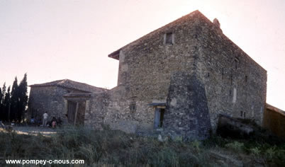 Ferme Saint-Léger à Laudun